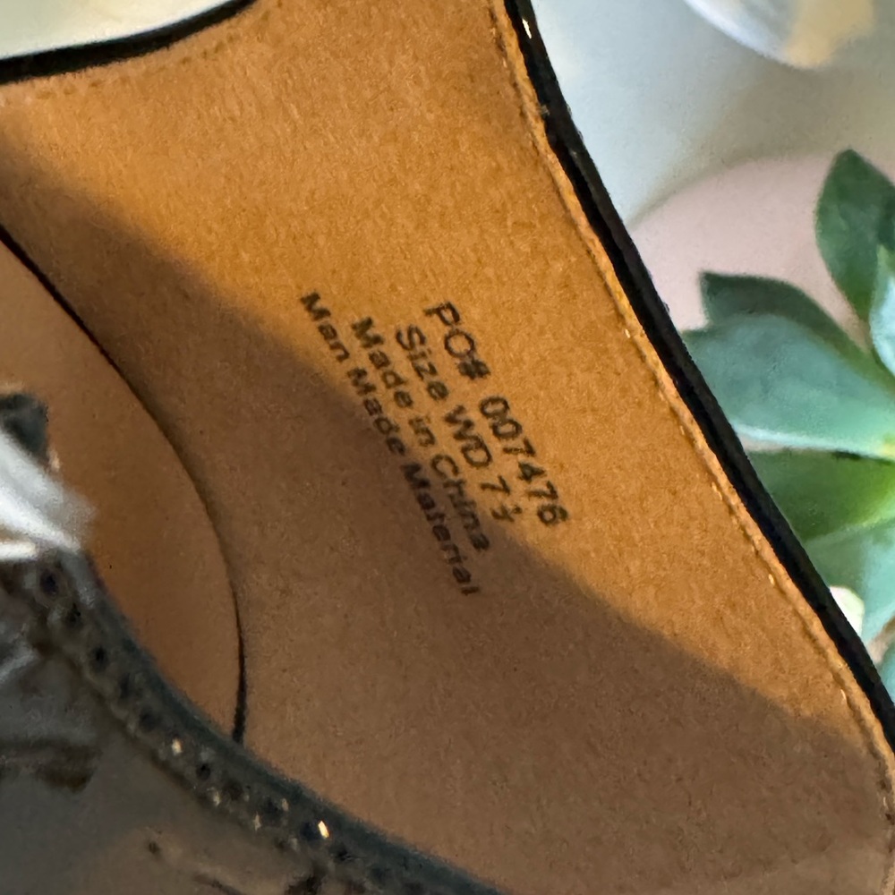Journee Collection Black Patent Mary Jane Block Heel Pumps - Picture 7 of 7